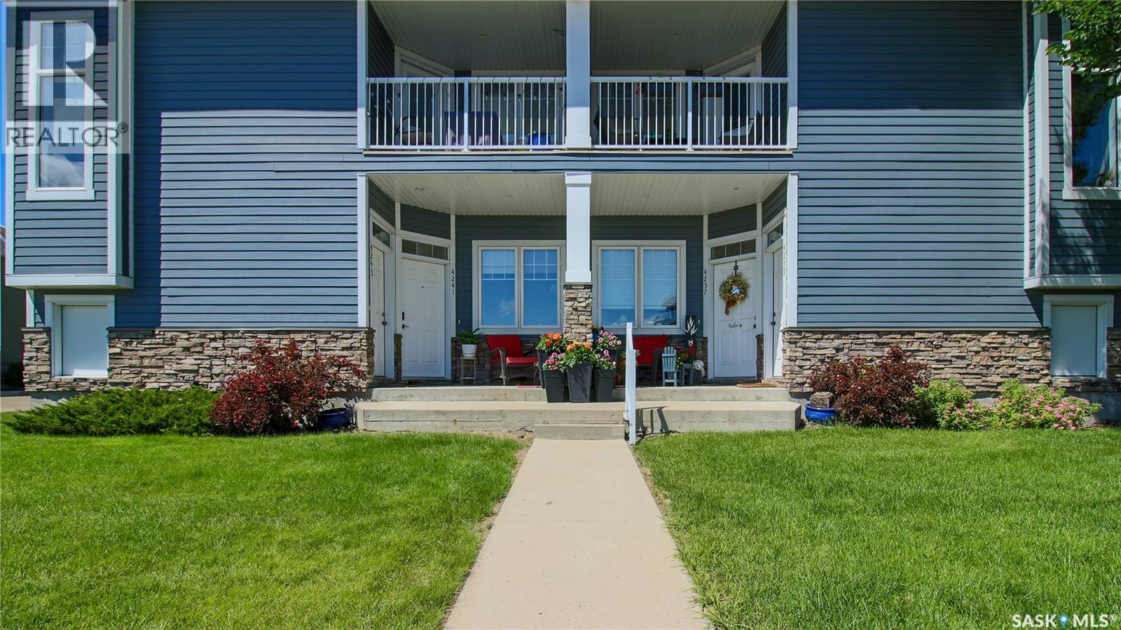 #4241 Green Apple DRIVE - 28