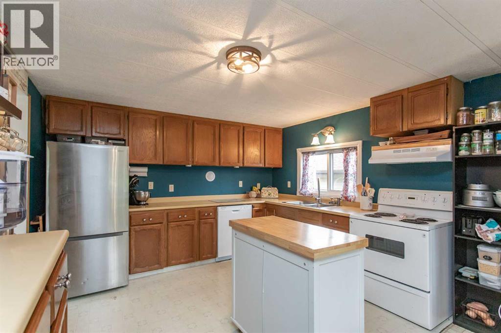 Listing photo – 4915 48 Street, Clive