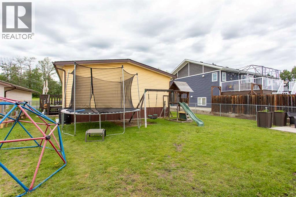 Listing photo – 4915 48 Street, Clive