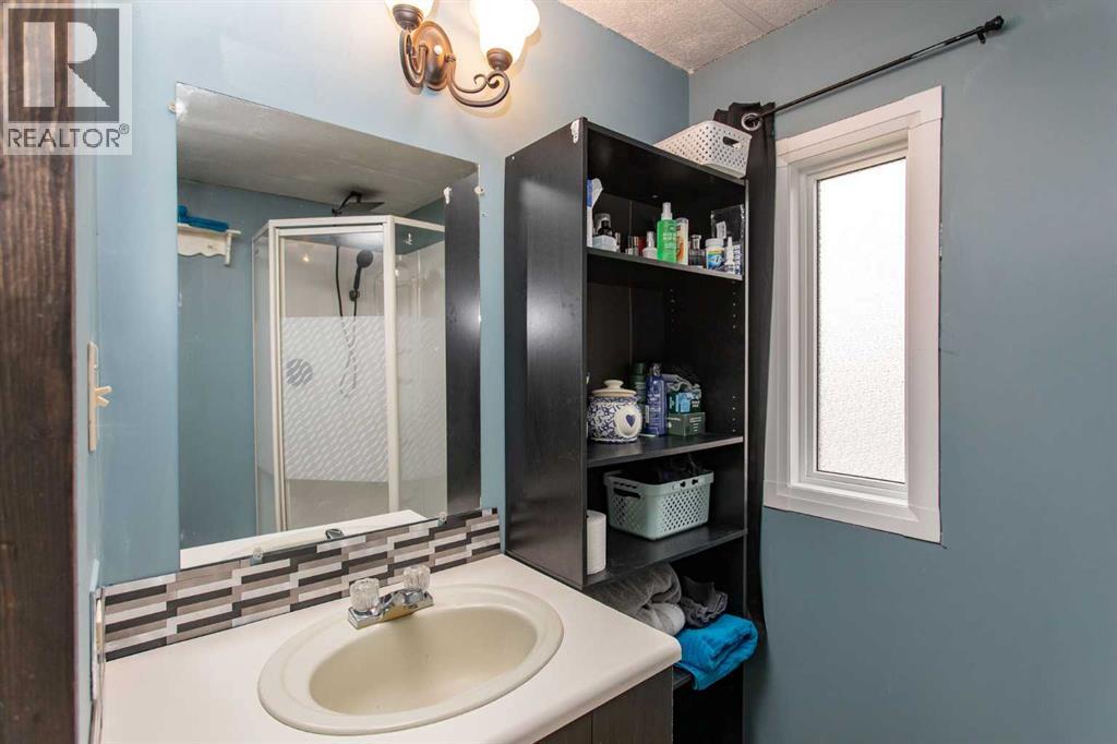 Listing photo – 4915 48 Street, Clive