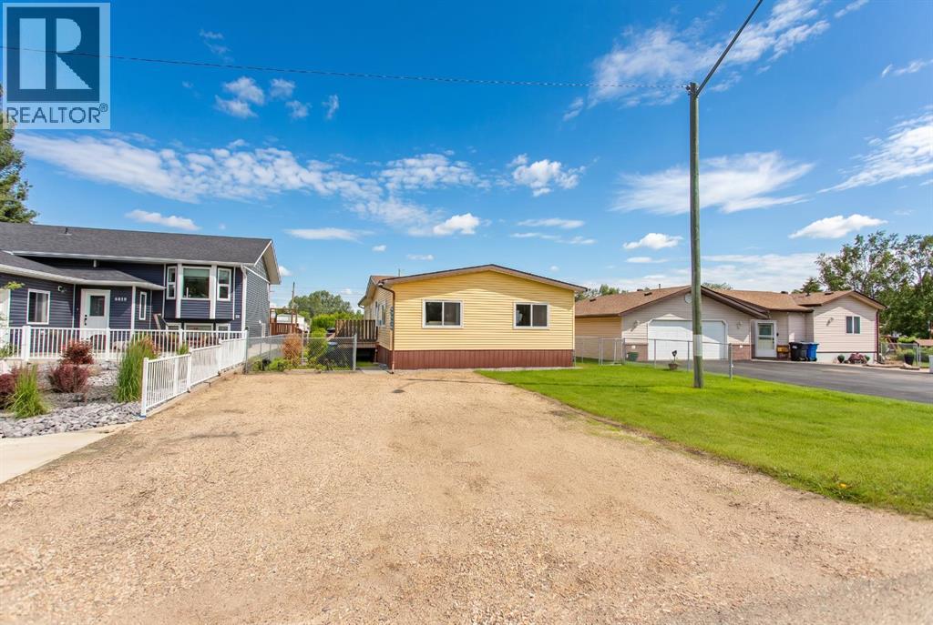 Listing photo – 4915 48 Street, Clive