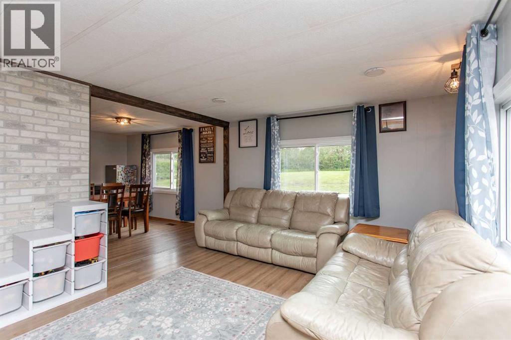 Listing photo – 4915 48 Street, Clive