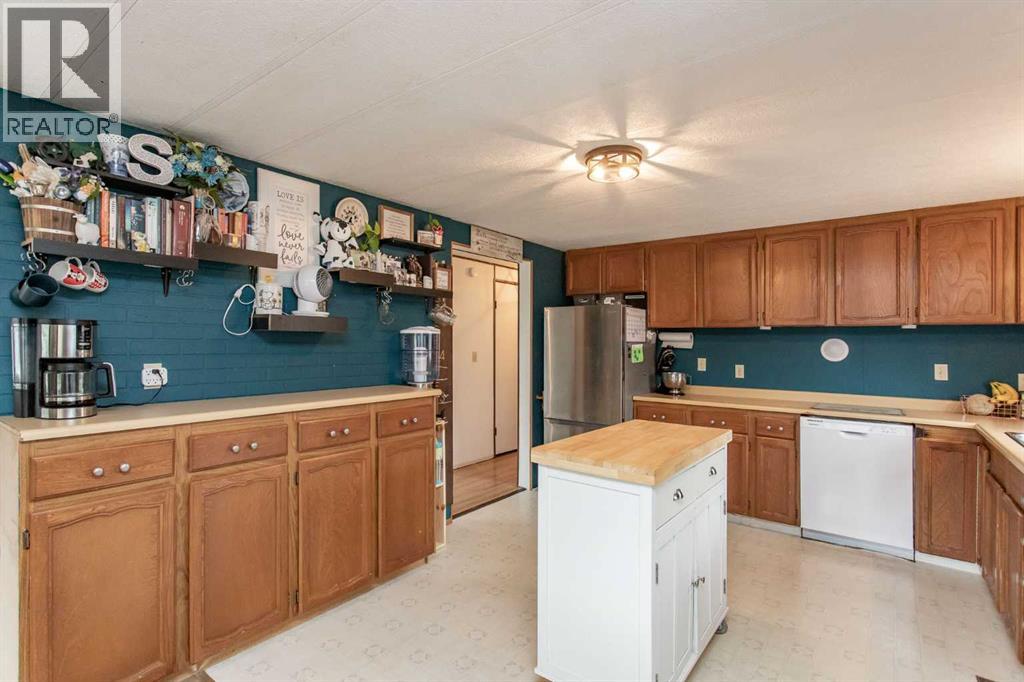 Listing photo – 4915 48 Street, Clive
