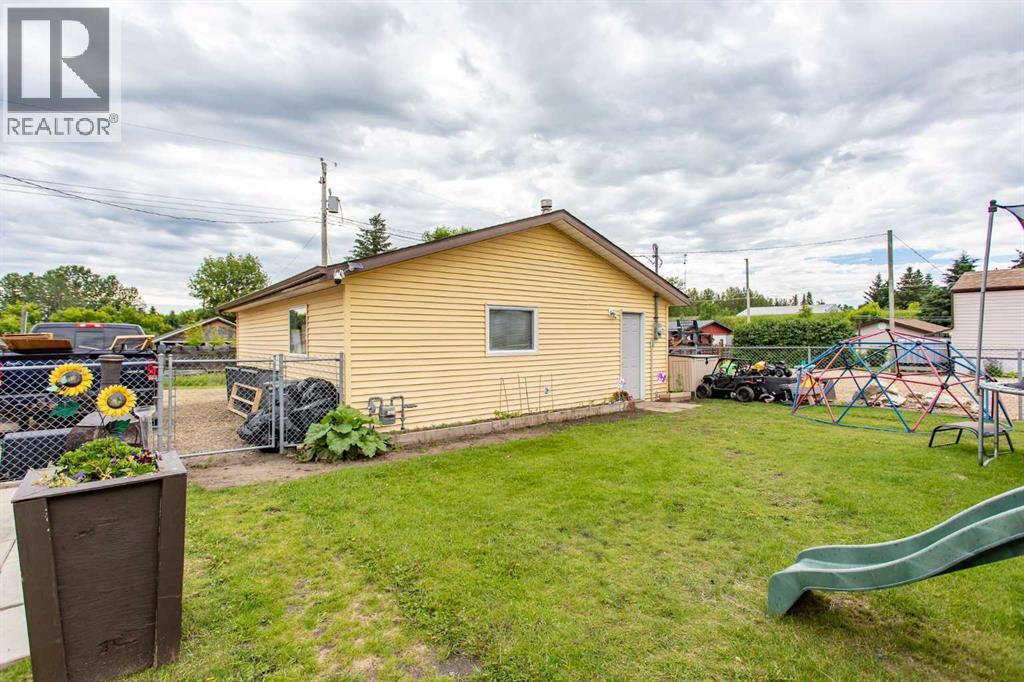 Listing photo – 4915 48 Street, Clive
