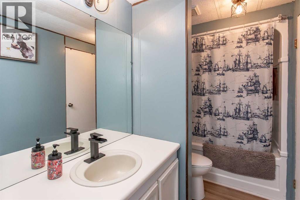 Listing photo – 4915 48 Street, Clive