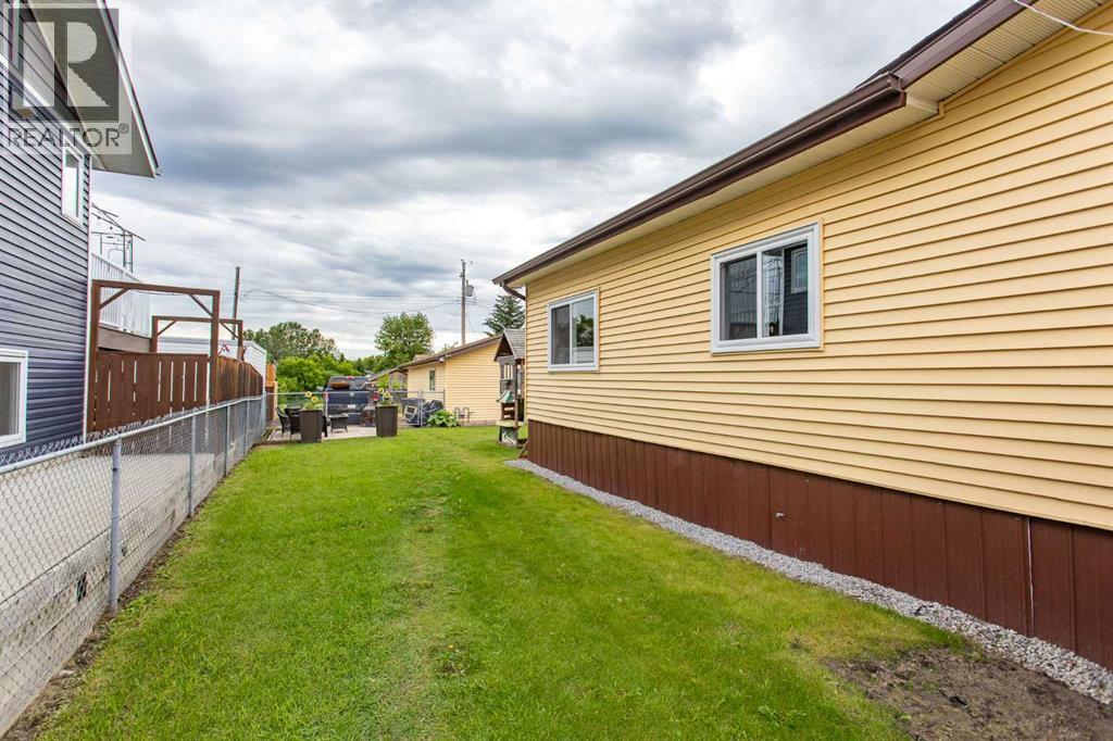 Listing photo – 4915 48 Street, Clive