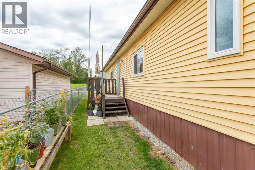 Listing photo – 4915 48 Street, Clive