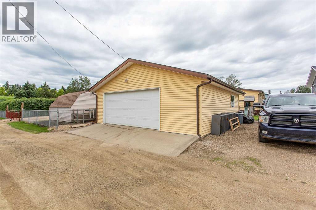 Listing photo – 4915 48 Street, Clive