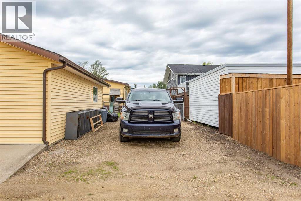 Listing photo – 4915 48 Street, Clive