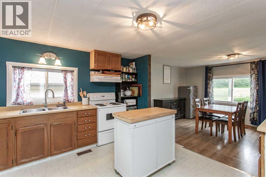 Listing photo – 4915 48 Street, Clive