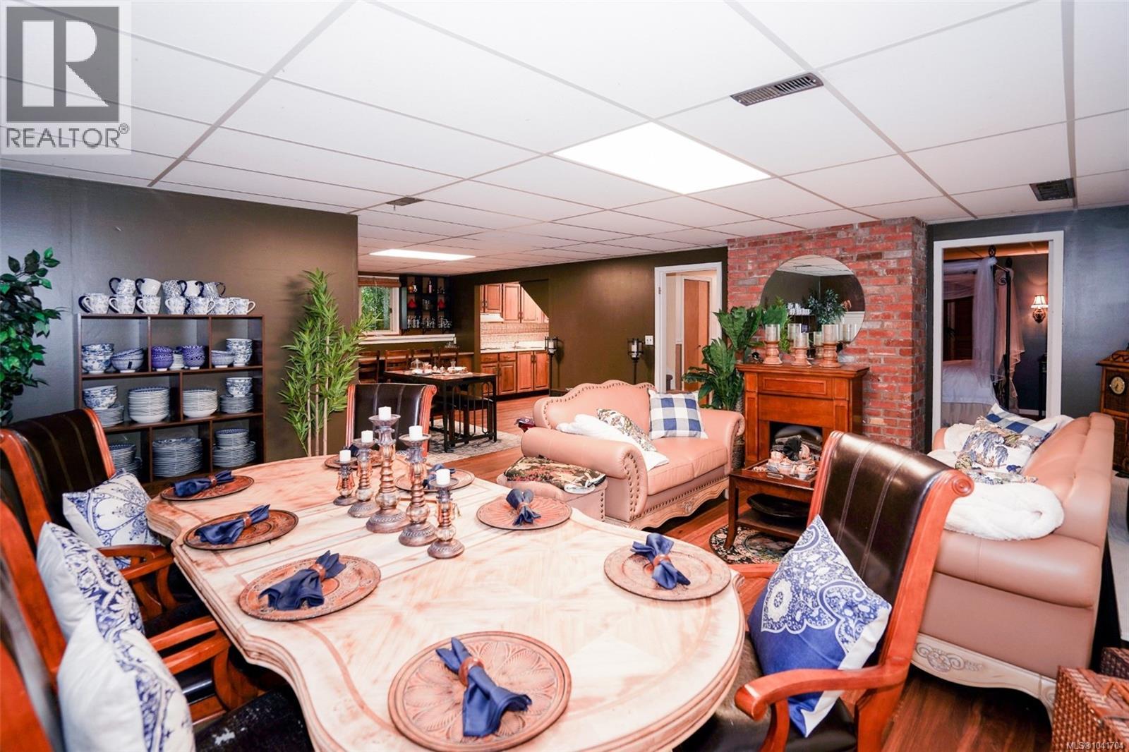 1295 Santa Rosa Ave, Saanich