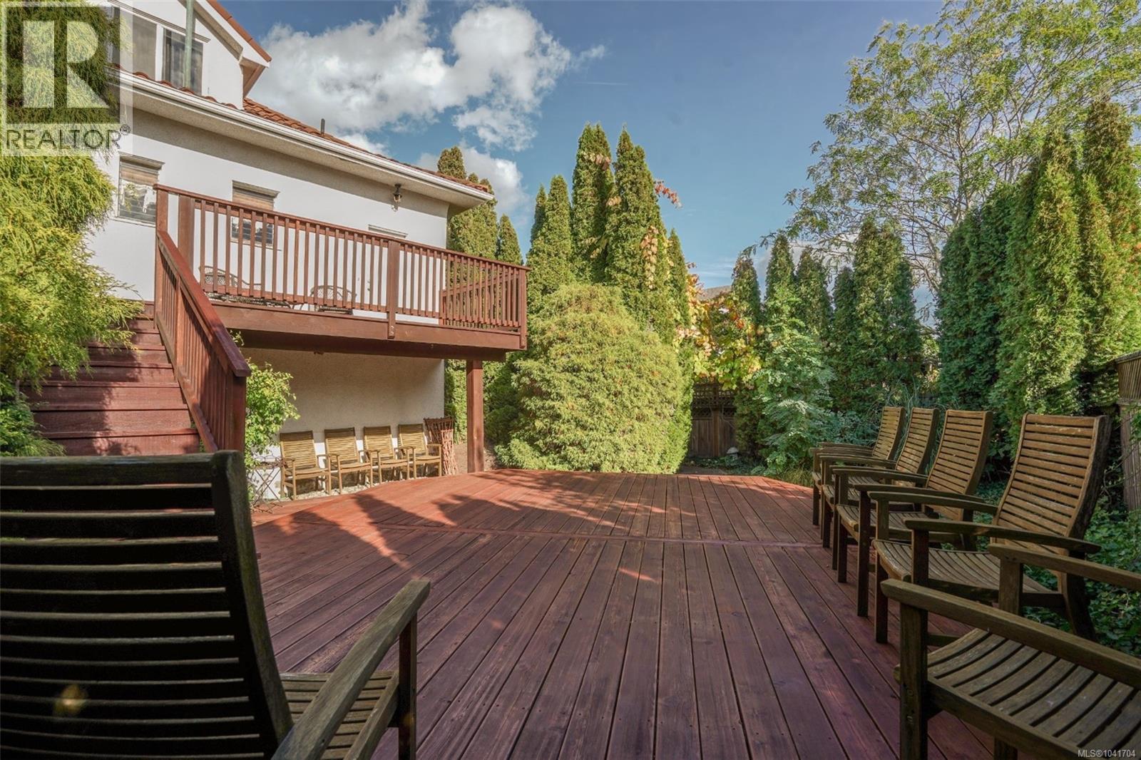 1295 Santa Rosa Ave, Saanich