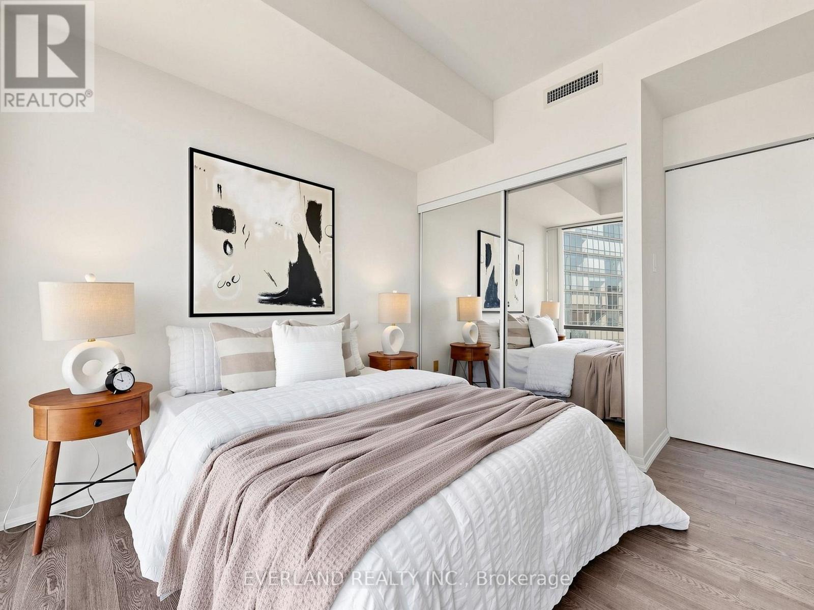 #2303 38 GRENVILLE STREET - 12