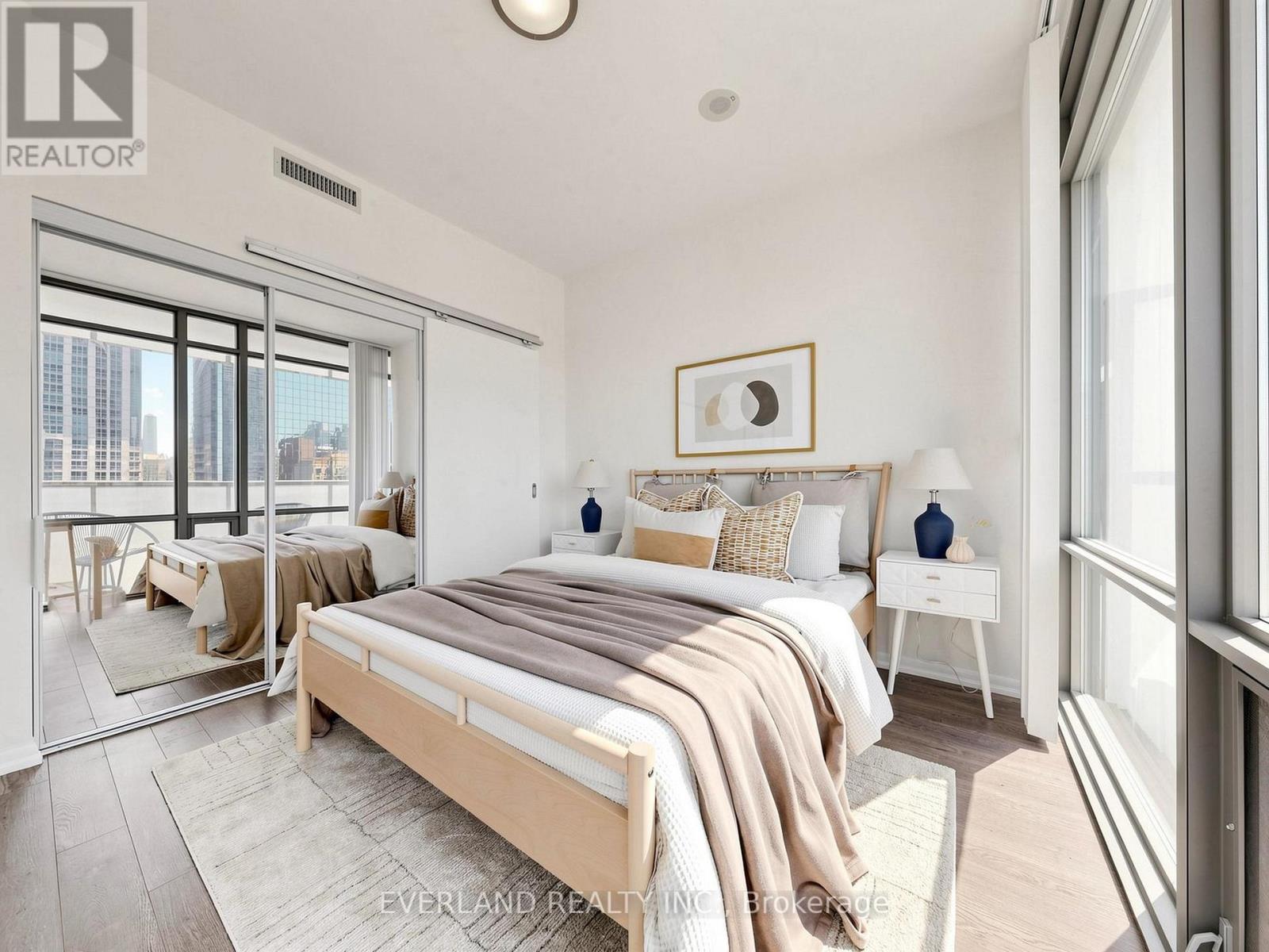 #2303 38 GRENVILLE STREET - 15