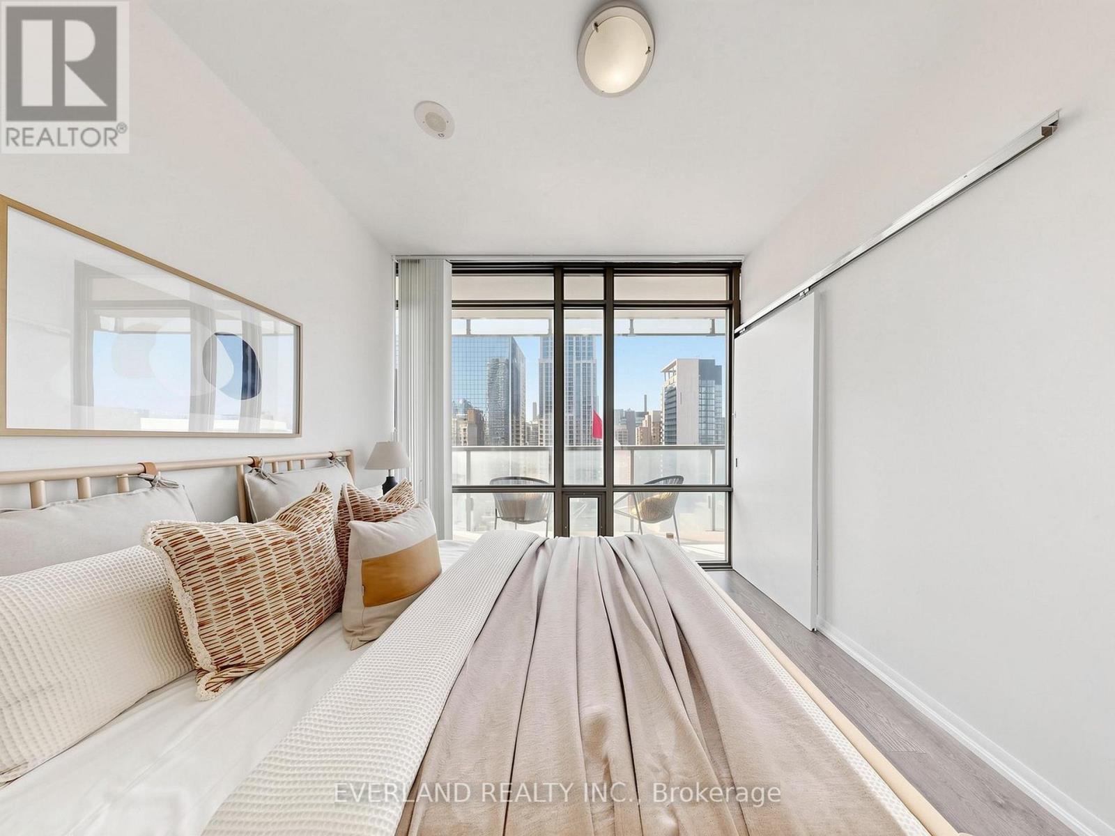 #2303 38 GRENVILLE STREET - 18