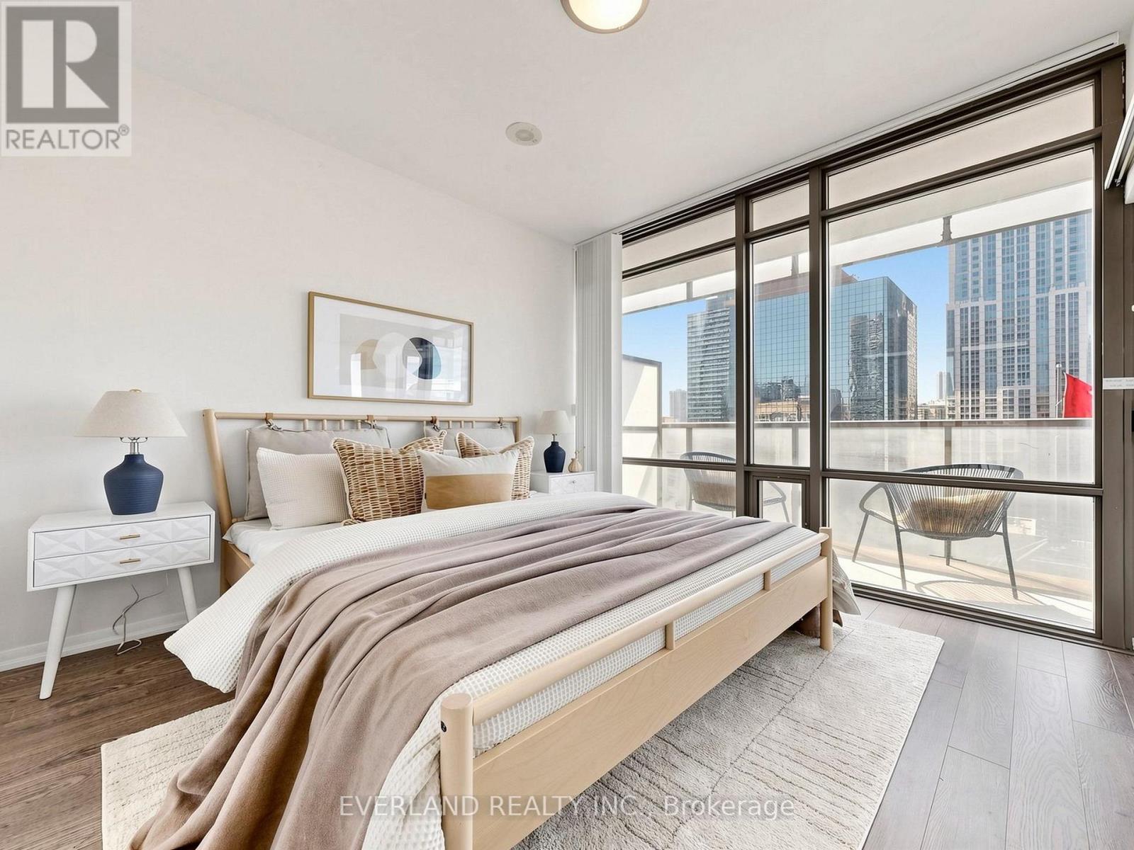 #2303 38 GRENVILLE STREET - 16