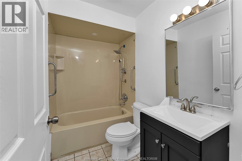 2032 FORD BOULEVARD - 12