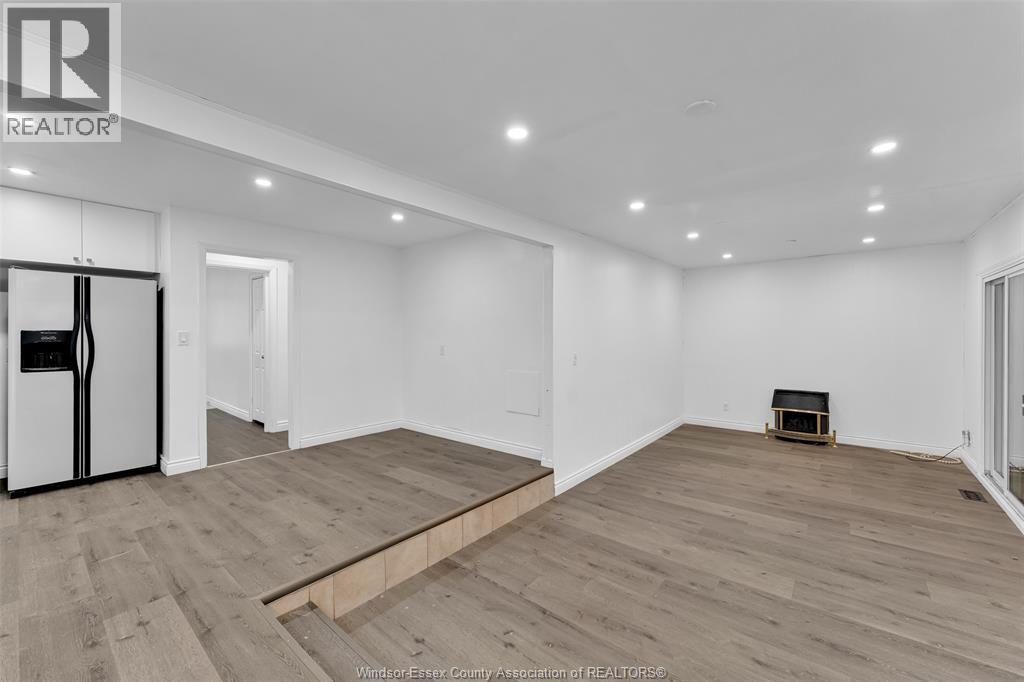 2032 FORD BOULEVARD - 21