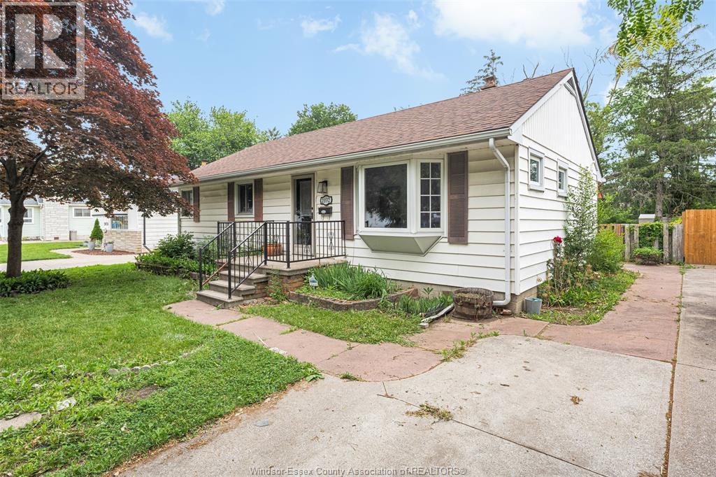 2032 FORD BOULEVARD - 4
