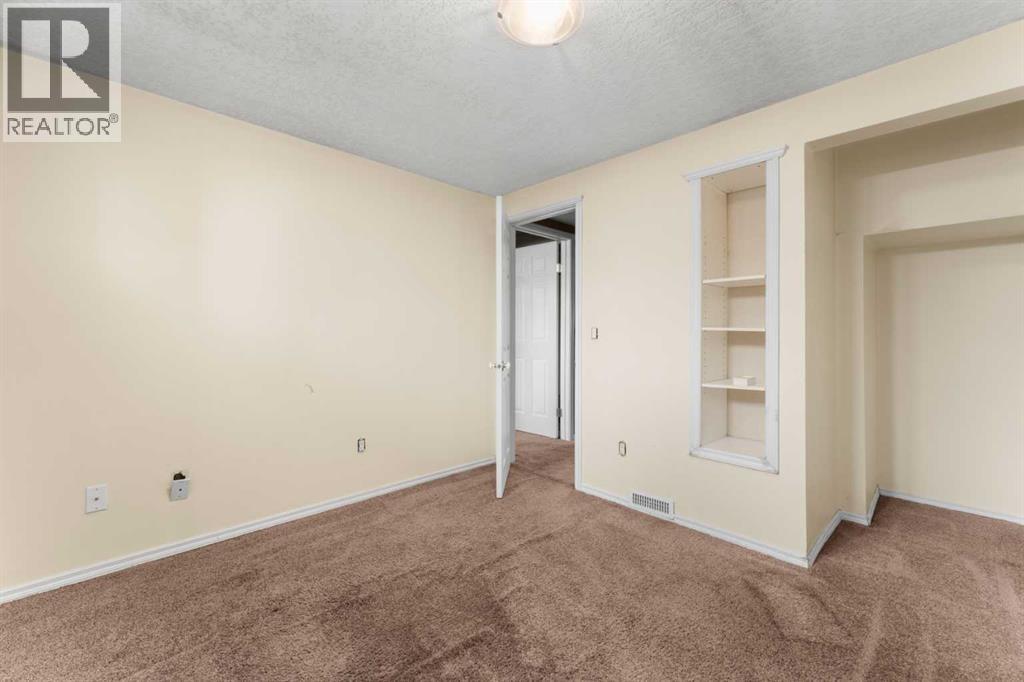 27 Elk Hill SE - 11