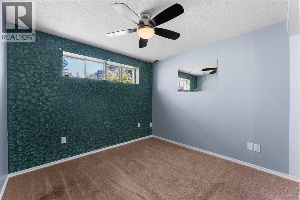 27 Elk Hill SE - 12