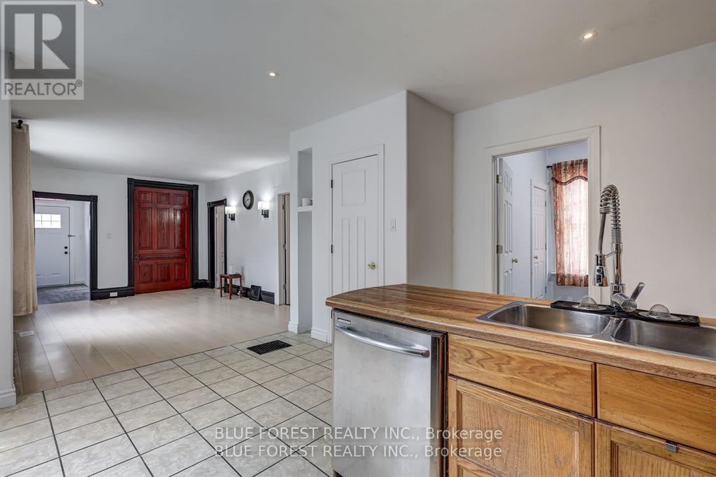 36 ADELAIDE STREET S - 25