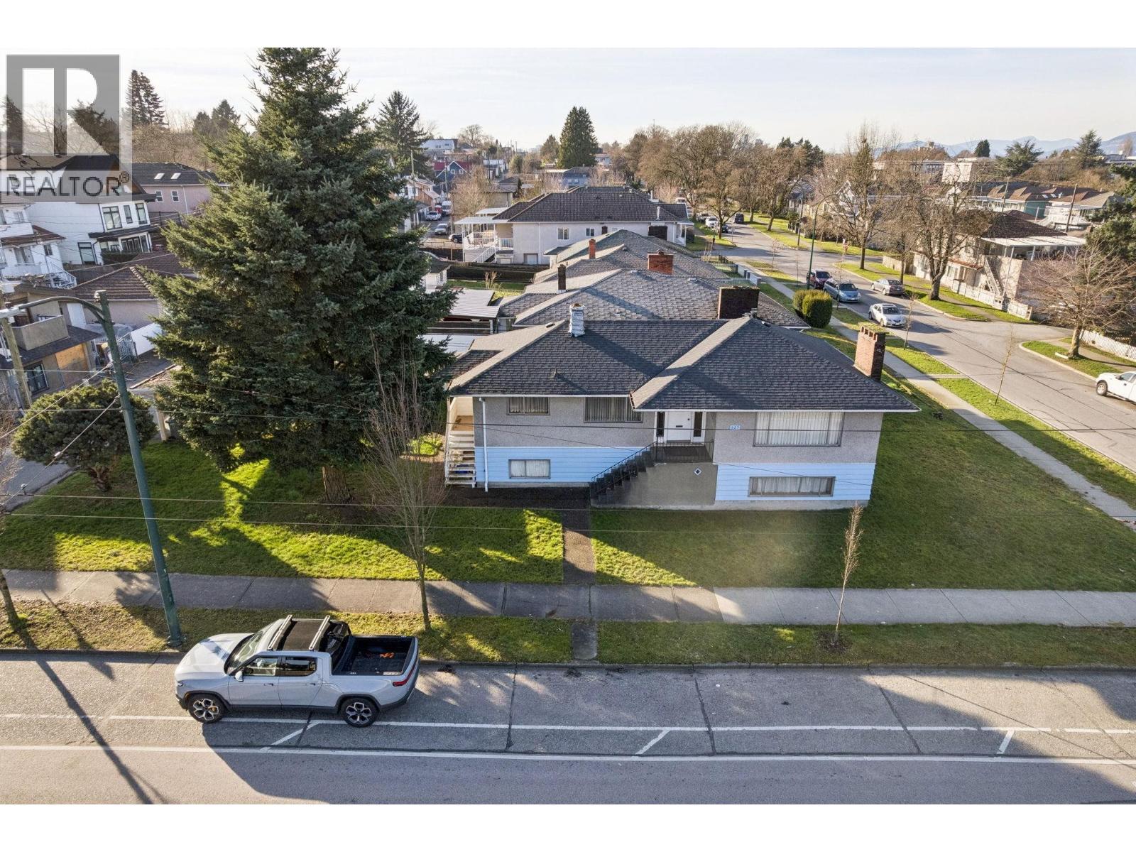925 NANAIMO STREET