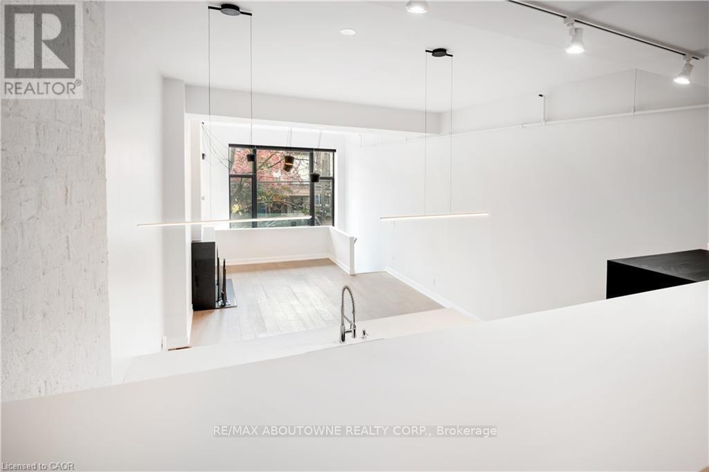 #105 676 RICHMOND STREET W - 11
