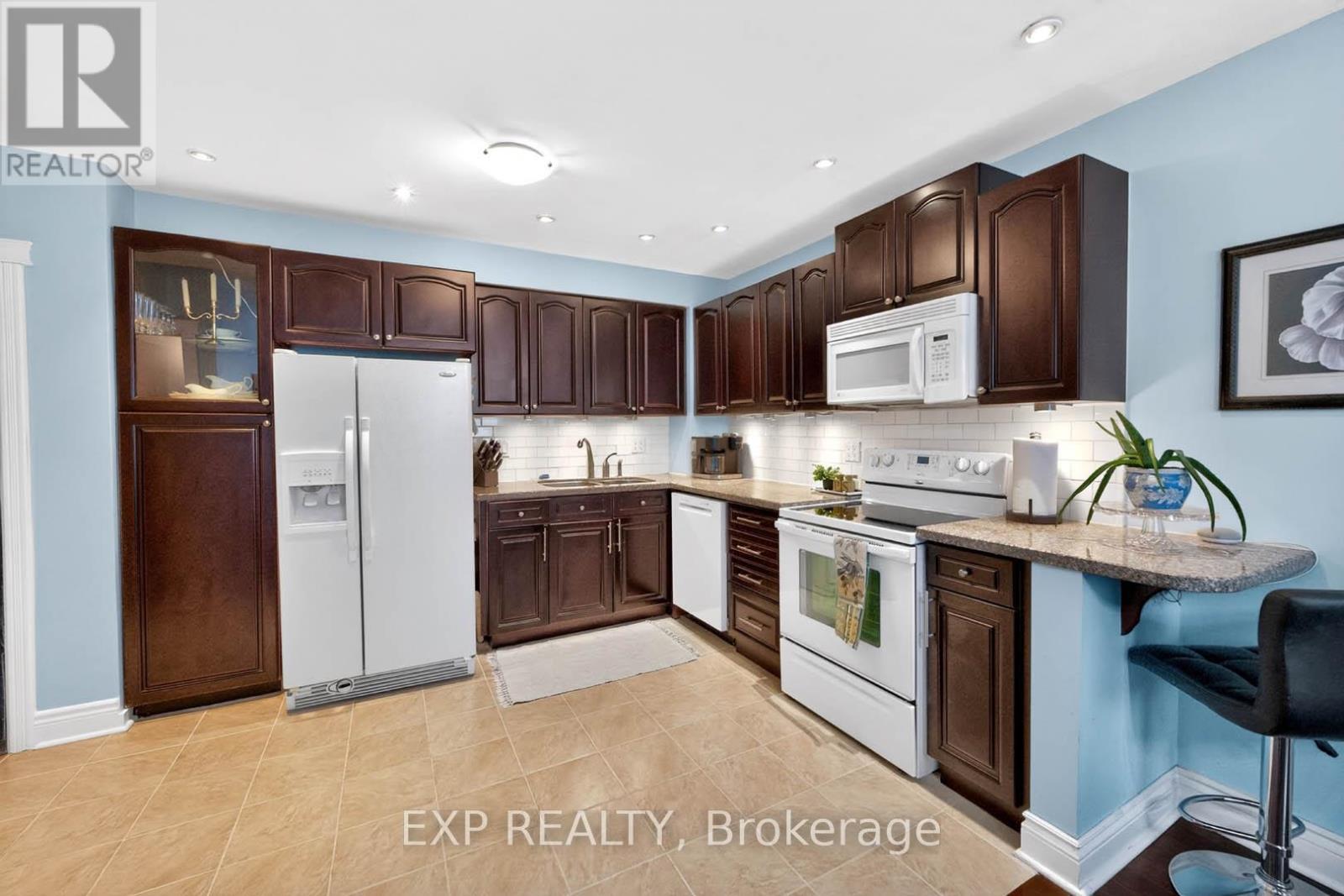 #36 925 BAYLY STREET - 17