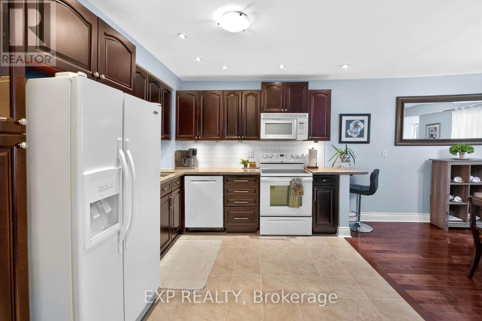 #36 925 BAYLY STREET - 18