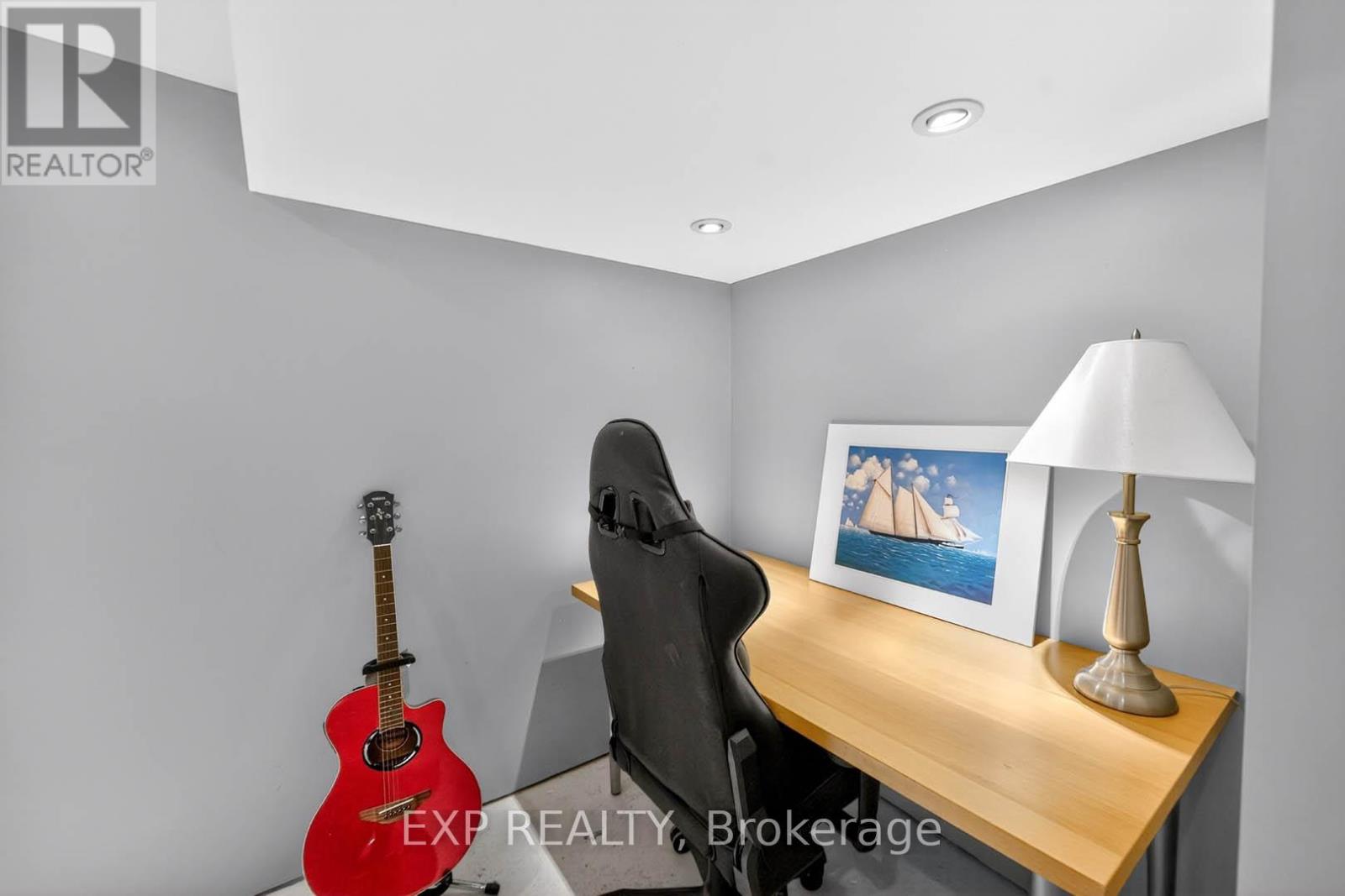 #36 925 BAYLY STREET - 27