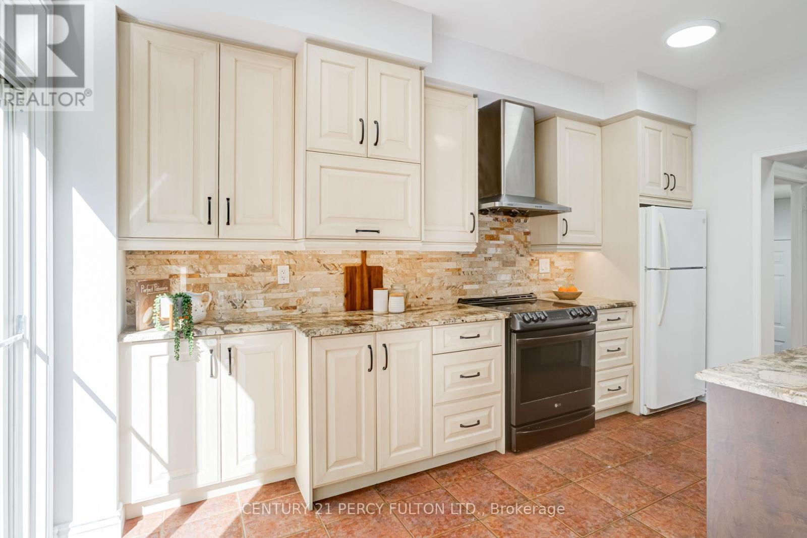 366 STROUDS LANE - 17
