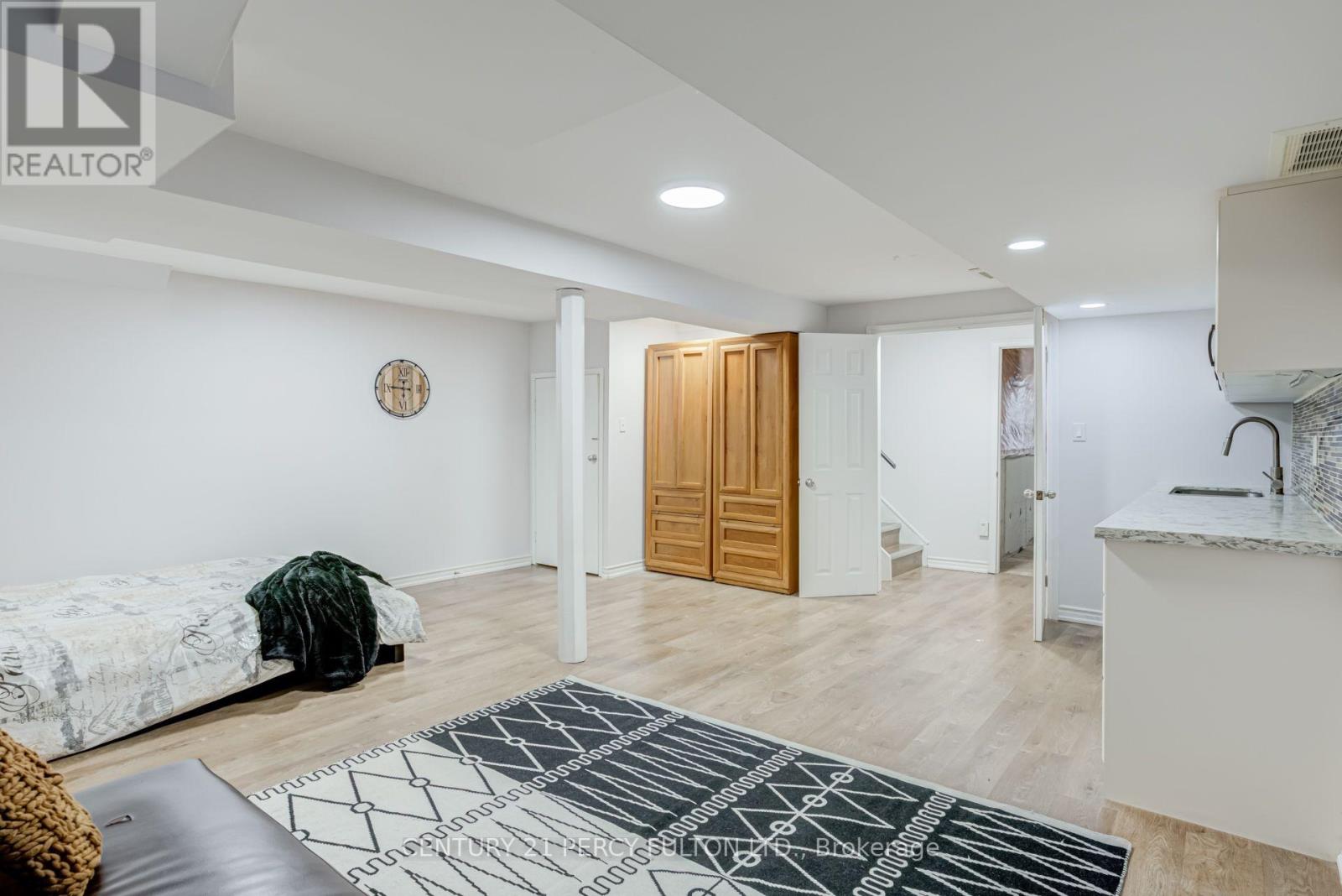 366 STROUDS LANE - 35