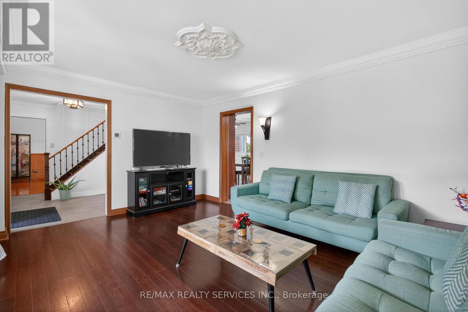 2 DUNBAR DRIVE - 10