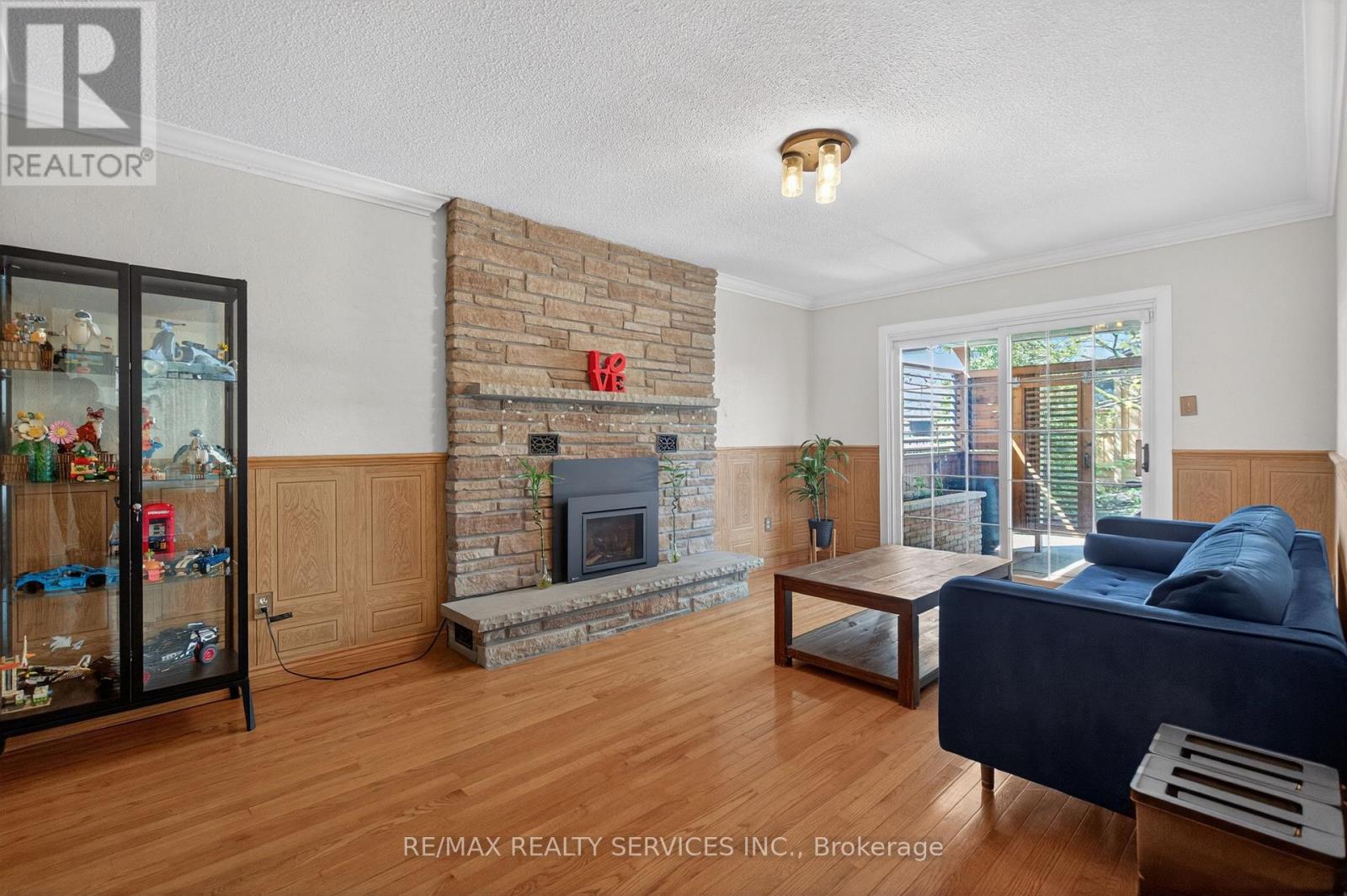 2 DUNBAR DRIVE - 15