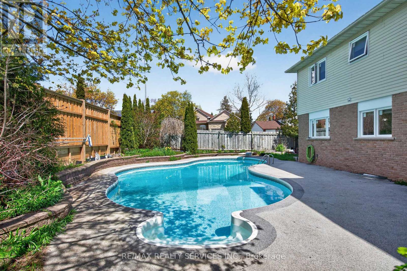 2 DUNBAR DRIVE - 18