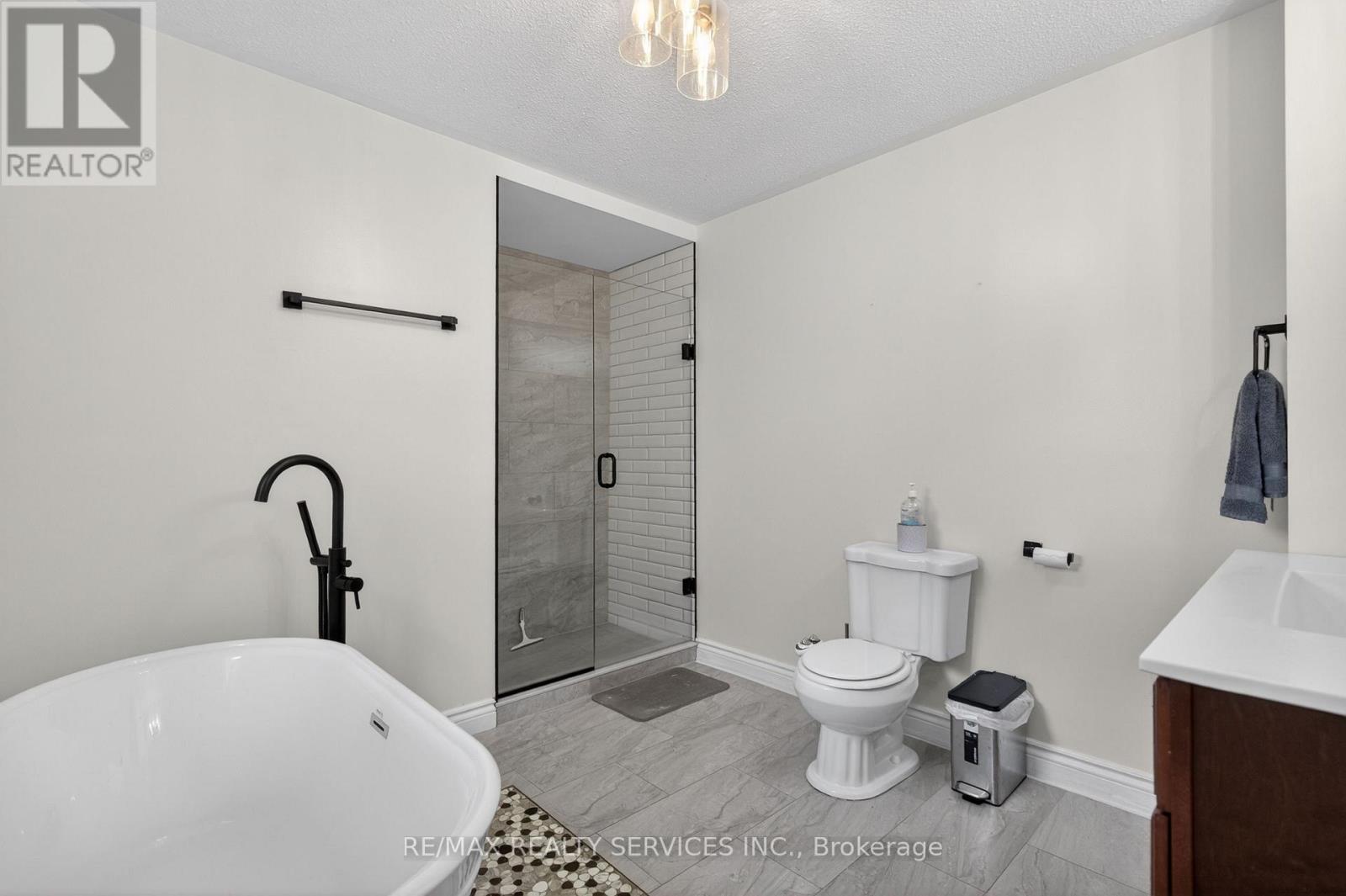 2 DUNBAR DRIVE - 25