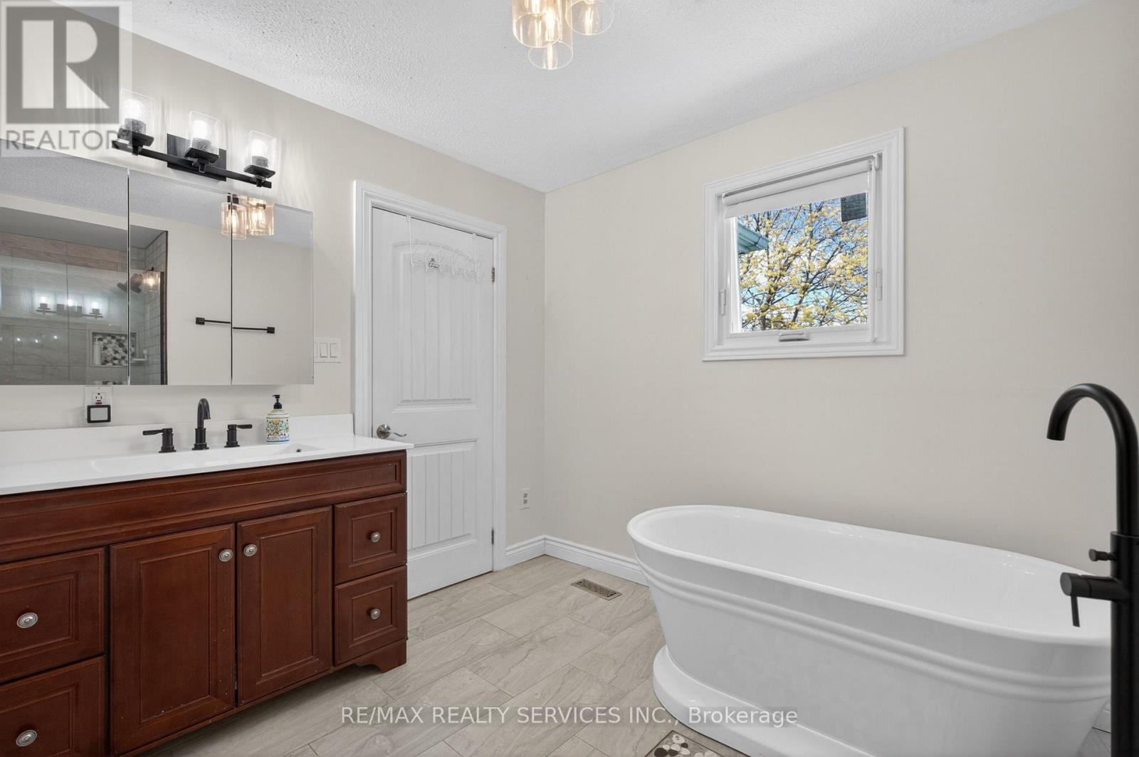 2 DUNBAR DRIVE - 26