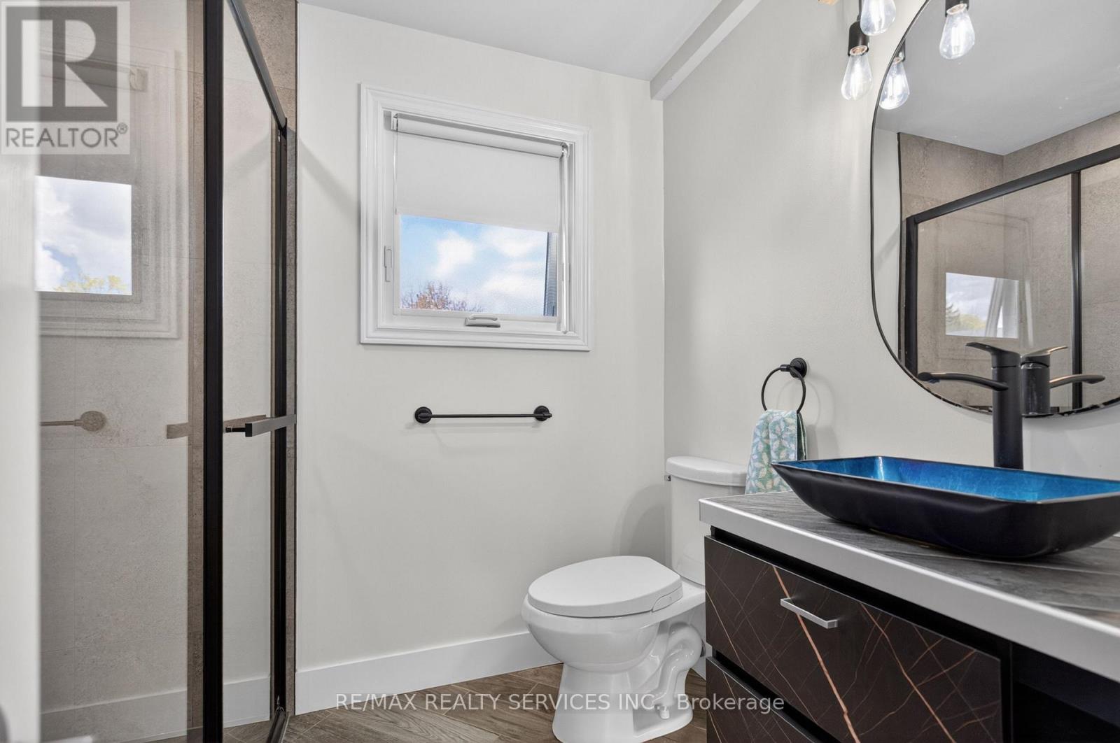 2 DUNBAR DRIVE - 33