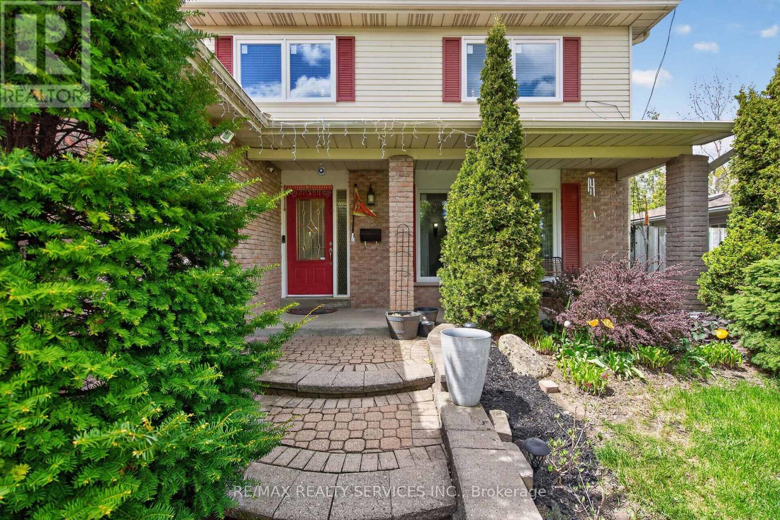 2 DUNBAR DRIVE - 4