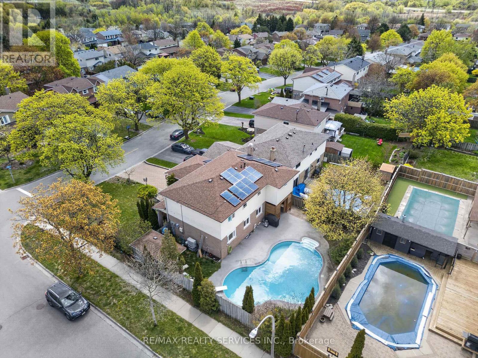 2 DUNBAR DRIVE - 43