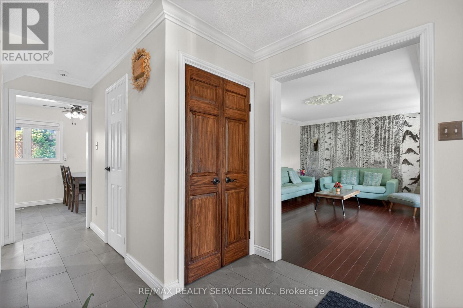 2 DUNBAR DRIVE - 6