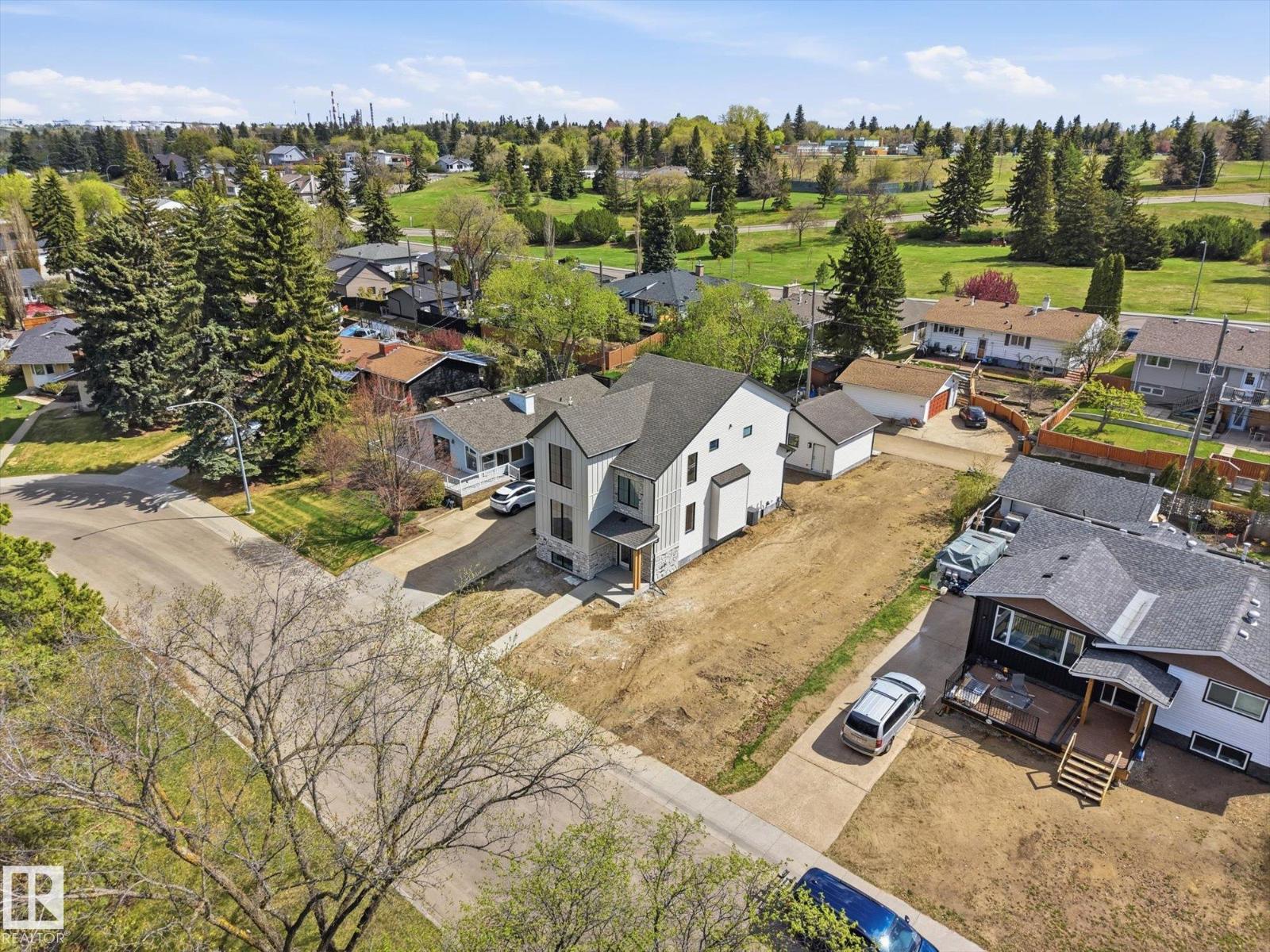 6303 109B AV NW - 45