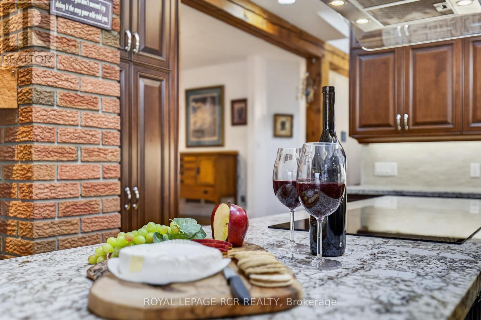 16365 BATHURST STREET - 1