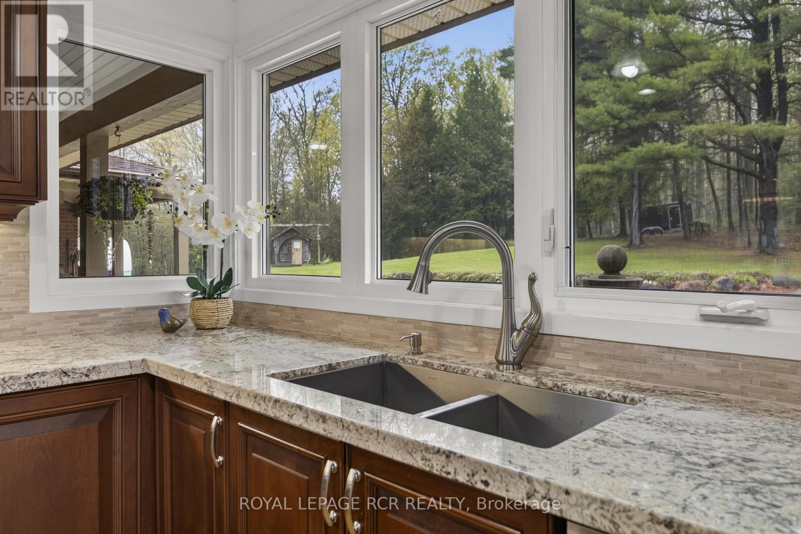 16365 BATHURST STREET - 18