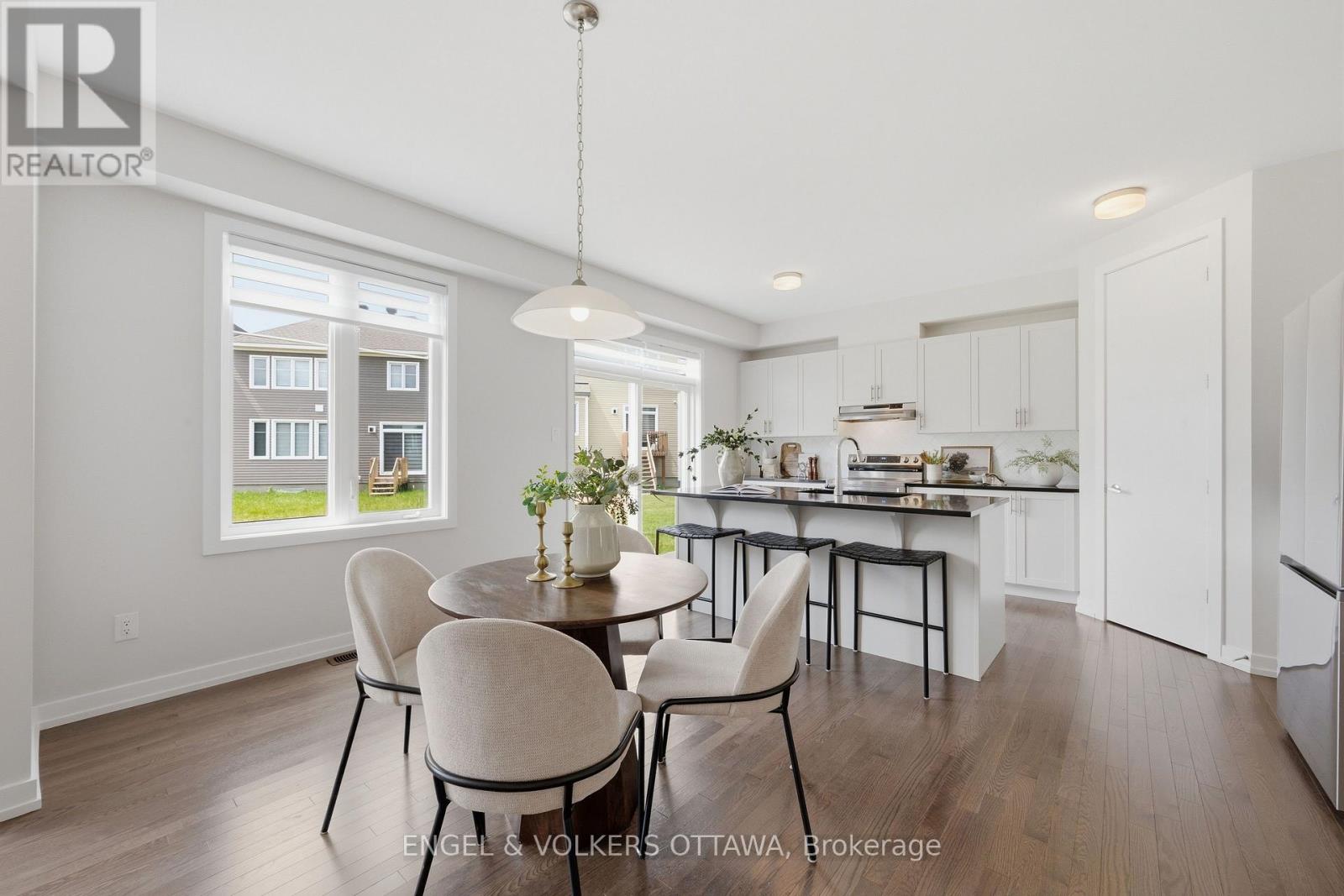 17 PACING WALK, Ottawa. Luxury613. By Peter Sagos - Image 16