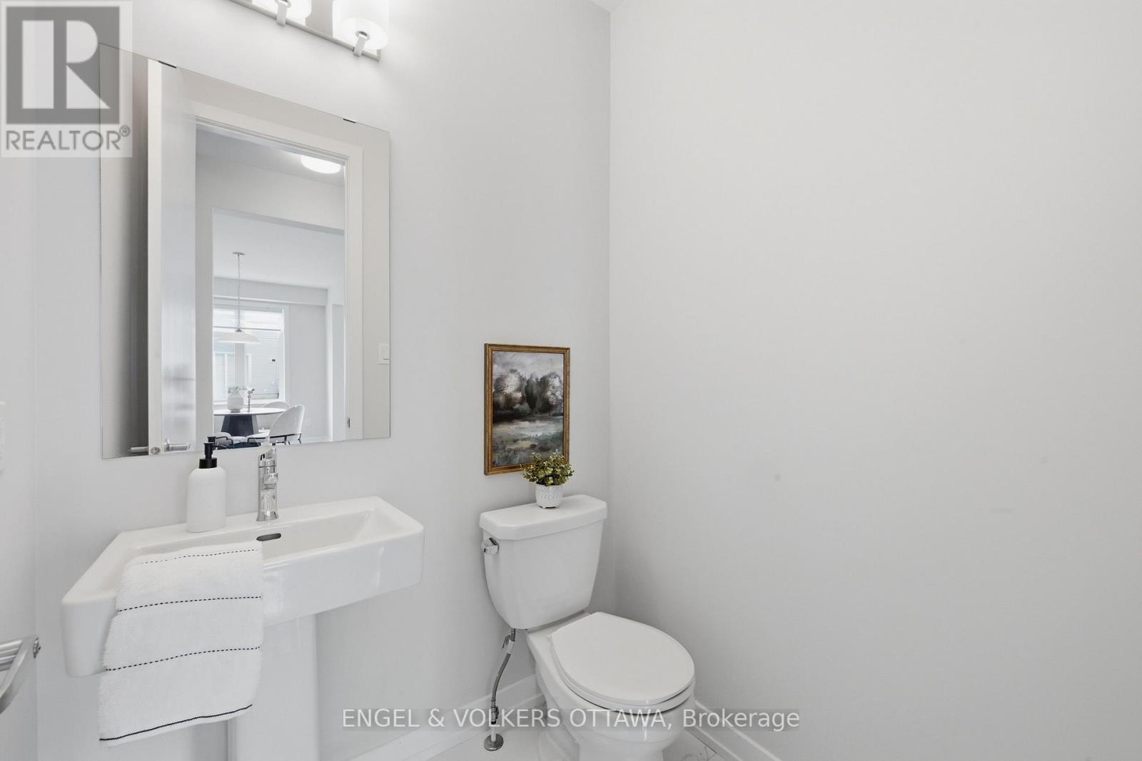 17 PACING WALK, Ottawa. Luxury613. By Peter Sagos - Image 26