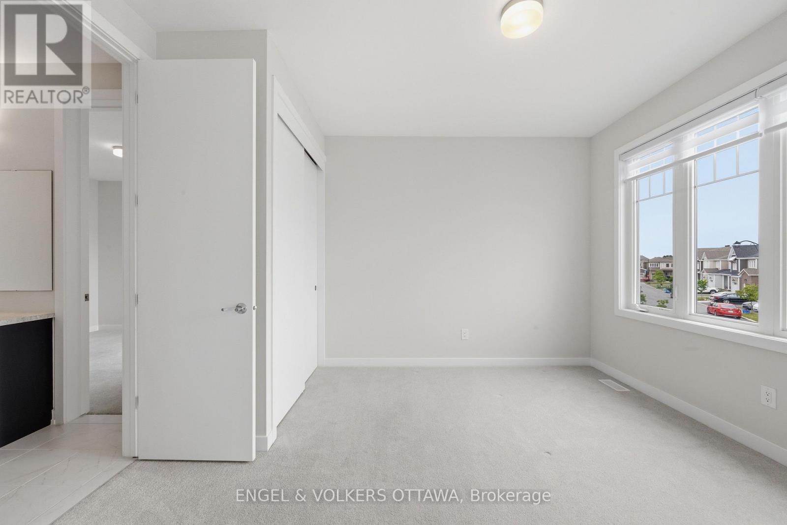 17 PACING WALK, Ottawa. Luxury613. By Peter Sagos - Image 30