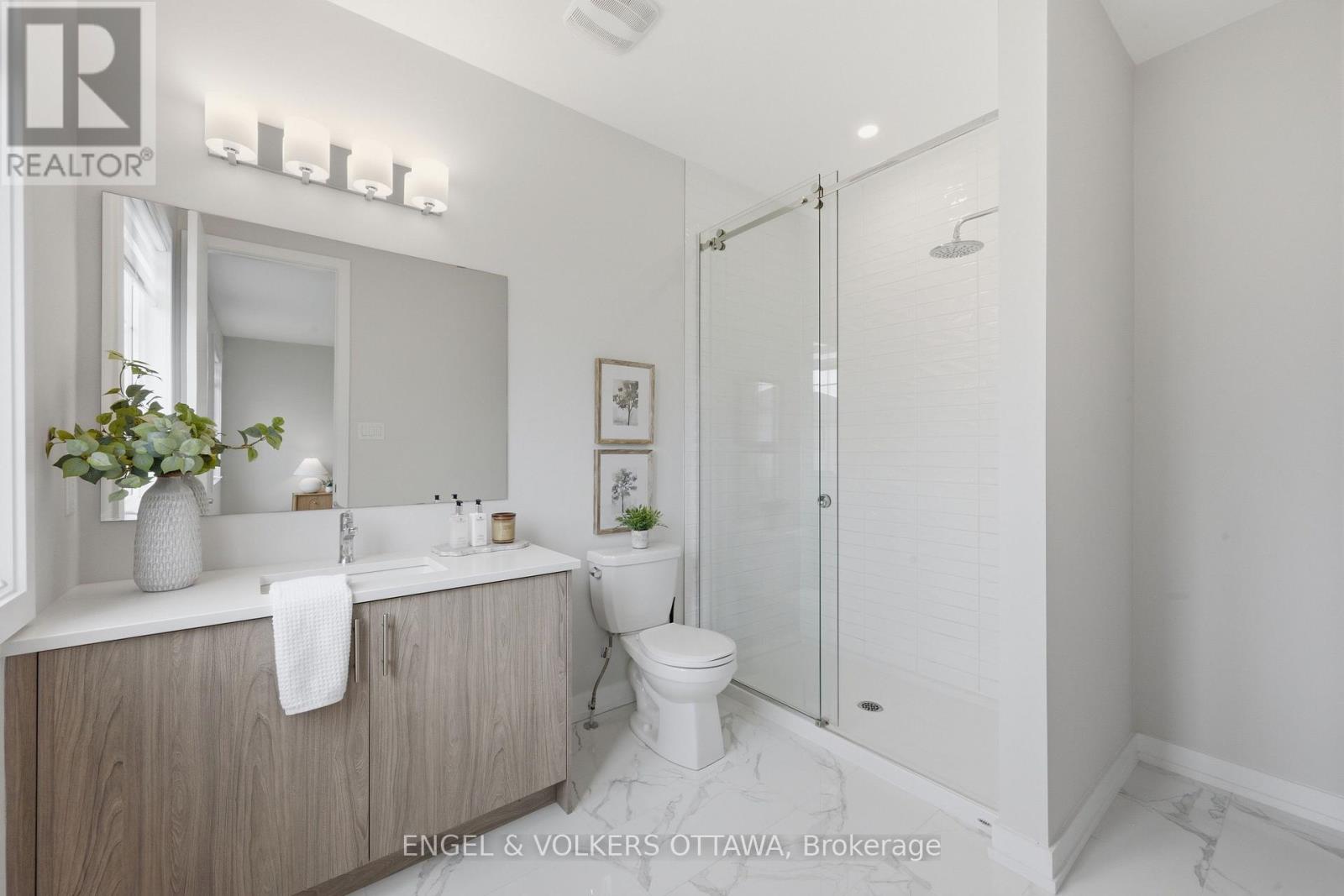 17 PACING WALK, Ottawa. Luxury613. By Peter Sagos - Image 43