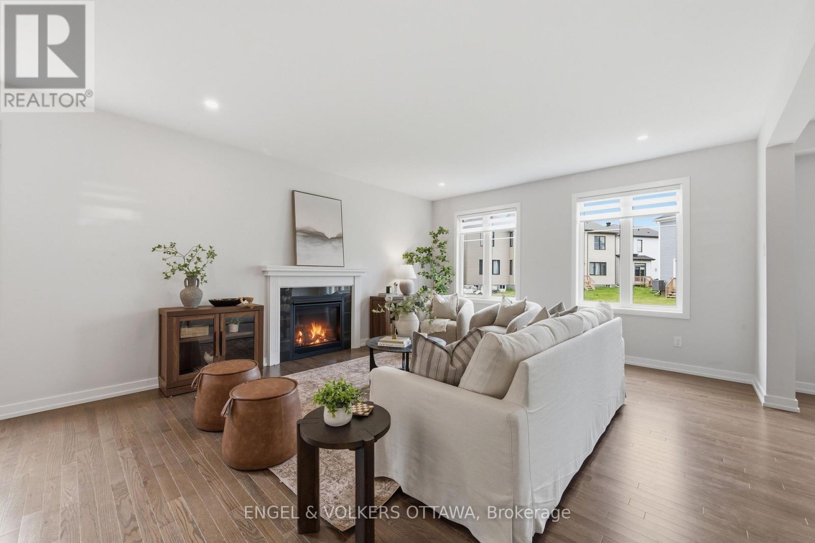 17 PACING WALK, Ottawa. Luxury613. By Peter Sagos - Image 7